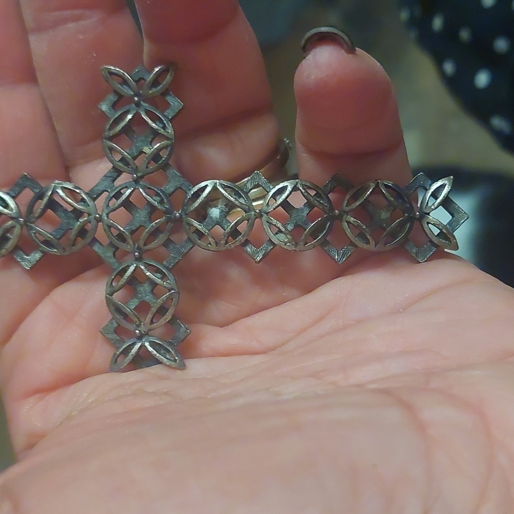 Cross pendant